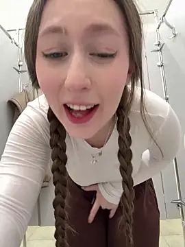 FroggyAnna live sex cam