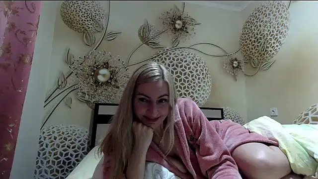 Yourrealgirl's cam snapshot