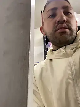 JuanZapata33 live sex cam