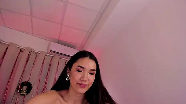 Divine_Madeleine live sex cam