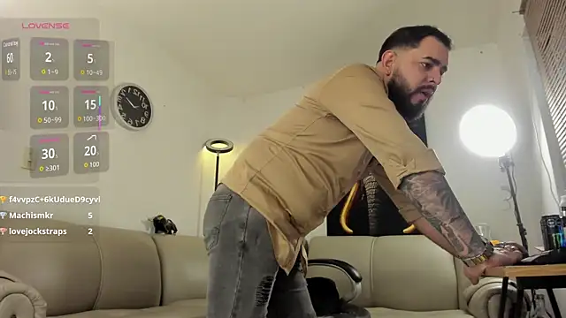 Ethan_Castellano live sex cam