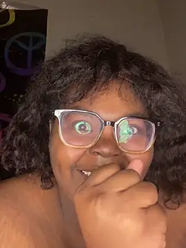 nylafromnextdoor's cam snapshot