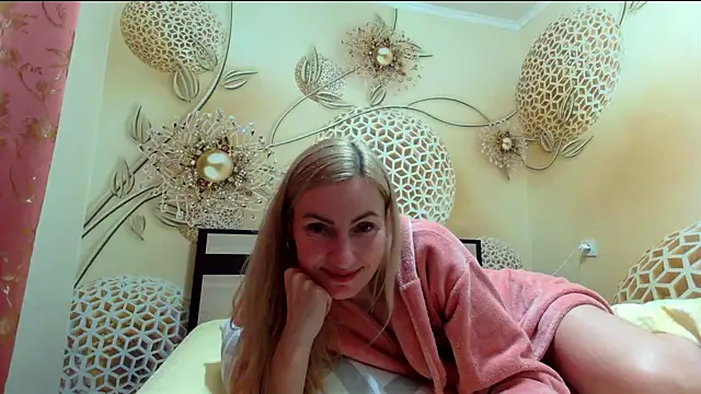 Yourrealgirl's cam snapshot