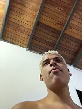 MrLeoLatino live sex cam