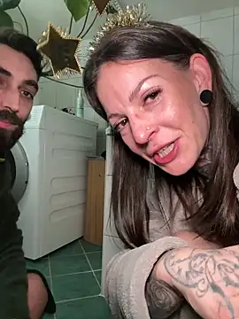 BrownieyQueen live sex cam