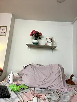 LauraRaider live sex cam