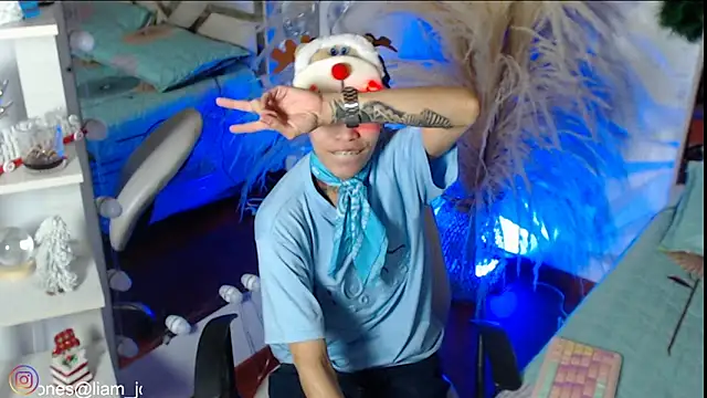 Jonesliam23 live sex cam