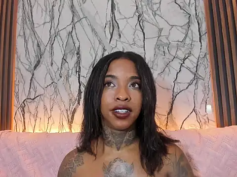 Pauline_Fox's cam snapshot