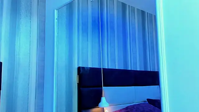 yiyisandoval's cam snapshot