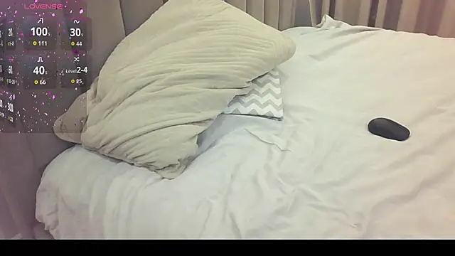 JuicyHotPussy live sex cam