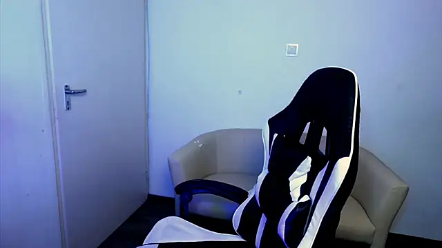 ShyHotNerd live sex cam