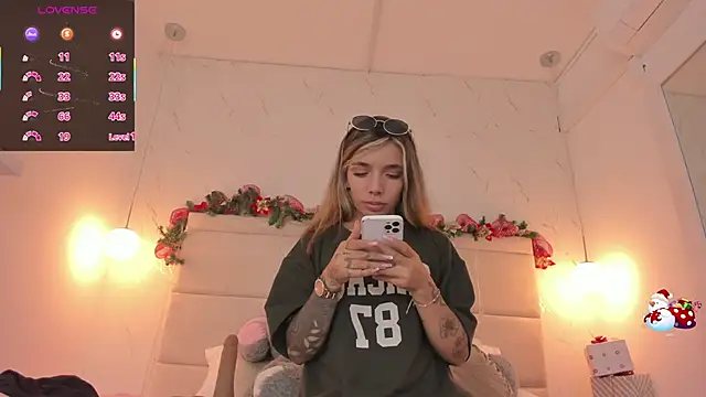 VENUSMOON777's cam snapshot