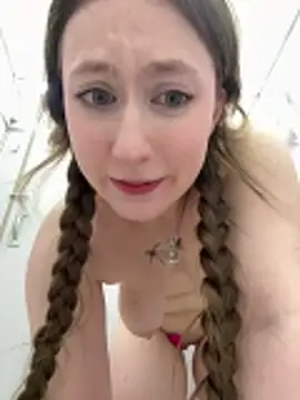 FroggyAnna live sex cam