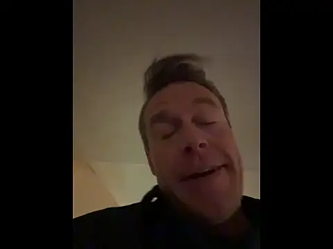 DILFiGuess1 live sex cam