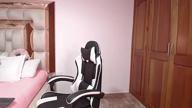 emilyaboott's cam snapshot