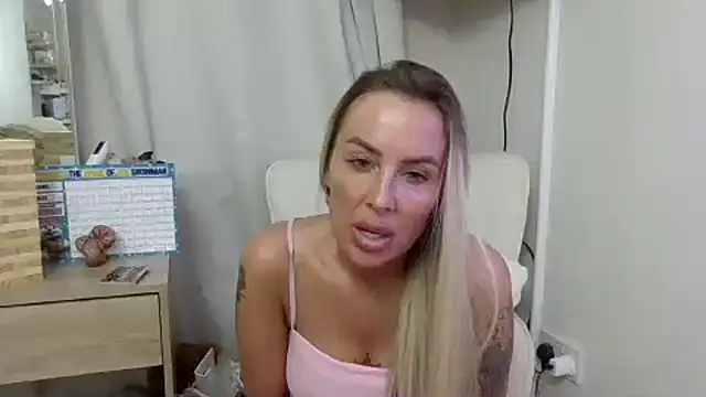 carmen-swollows's cam snapshot