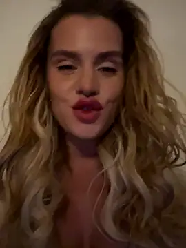 EmiliaCatalina's cam snapshot