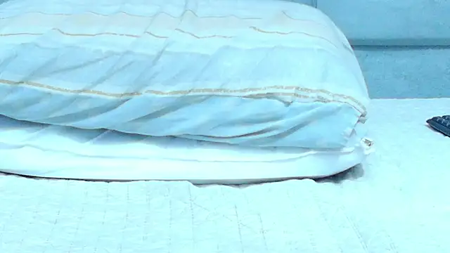 cutepetitee's cam snapshot