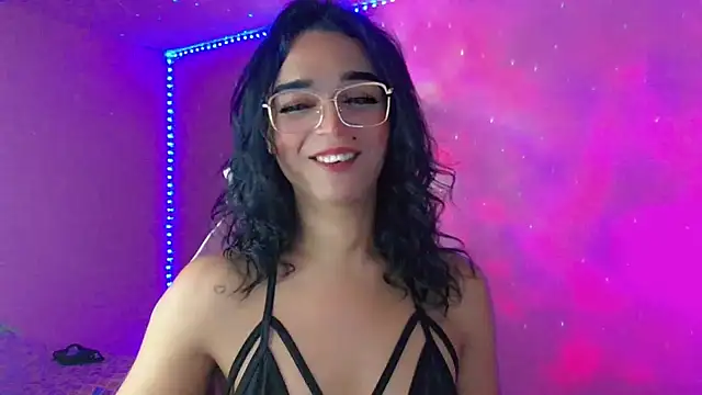 Ms-Zoehans live sex cam
