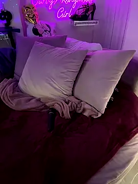 CurvyAnonymousGirl89's cam snapshot