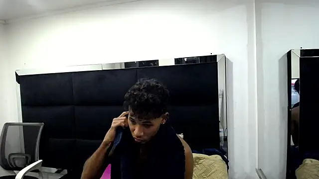 Hilarydolls live sex cam