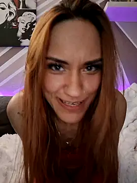 SlimBellaa live sex cam