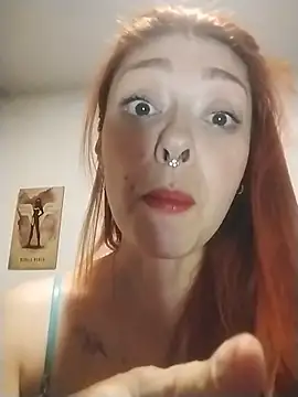 EmilyyRed's cam snapshot