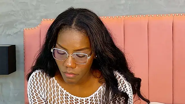 Alaia_Colins's cam snapshot