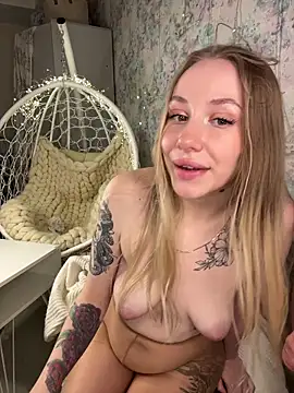 TizzEmiliy live sex cam