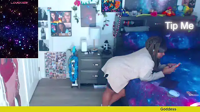 CosmicDream143's cam snapshot