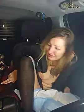 SheIsSomething live sex cam