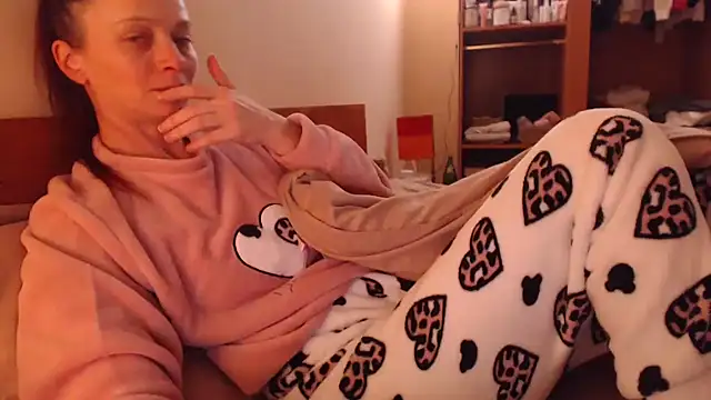 LovelyAndraGirl's cam snapshot