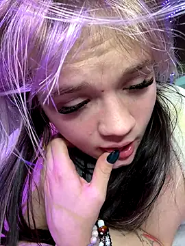 Cutiepiespanks's cam snapshot