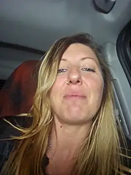 SheIsSomething's cam snapshot