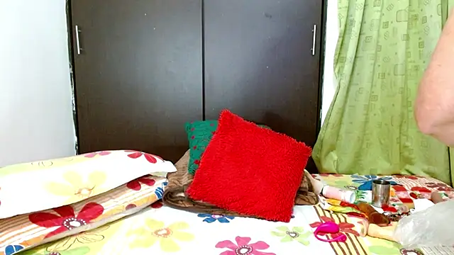 lunajones2024's cam snapshot