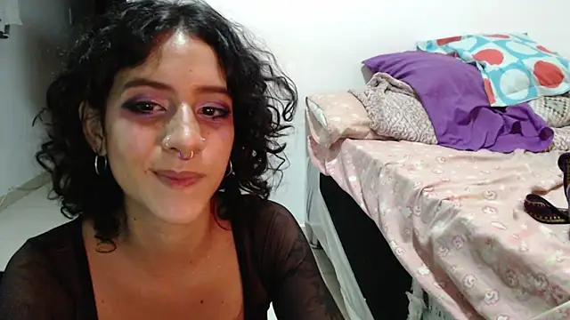 AlinaWoolf_'s cam snapshot