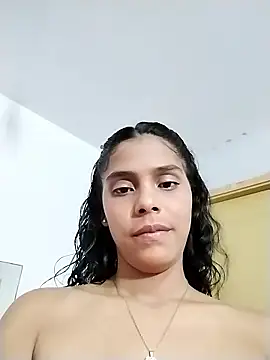 Emily_hot26's cam snapshot