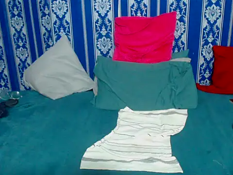 JUICEYLIPS333's cam snapshot