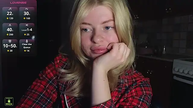 RinaBlondie live sex cam