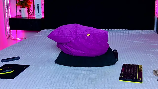 LindaBrilliant's cam snapshot