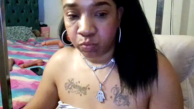 YasmineMinaj live sex cam