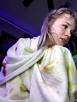 Cutiepiespanks's cam snapshot