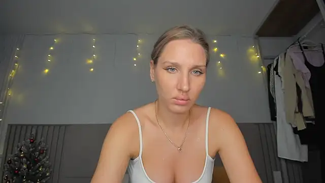 SofiClimbing live sex cam