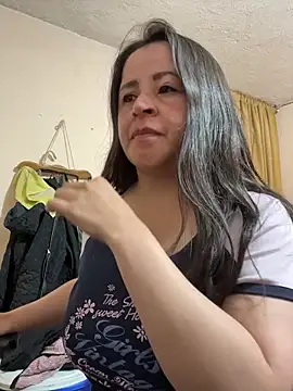 latinfemale's cam snapshot