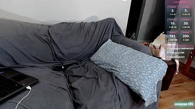 EmoDream1998 live sex cam