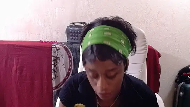 Nikistickyxx25 live sex cam