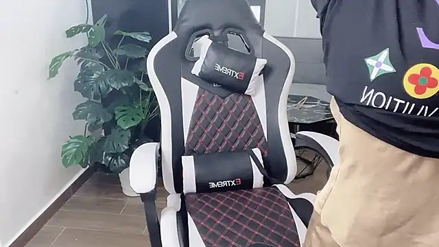 Ni-Ni_2K live sex cam