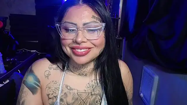 chicanachic13 live sex cam