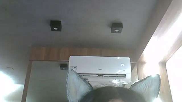 SkinnyKitten live sex cam