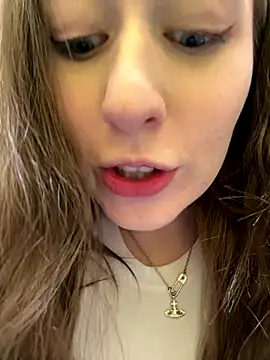 FroggyAnna live sex cam